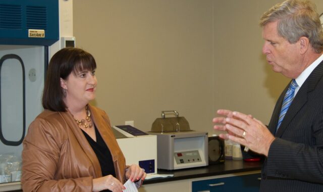 Real 实验仪器 photo for Selecting Analytical Equipment for Sample Type and Accuracy Needs