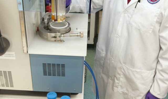 Real 实验仪器 photo for How Ventilation and PPE Support Daily Laboratory Operations