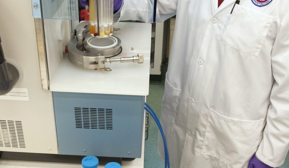 Real 实验仪器 photo for How Ventilation and PPE Support Daily Laboratory Operations