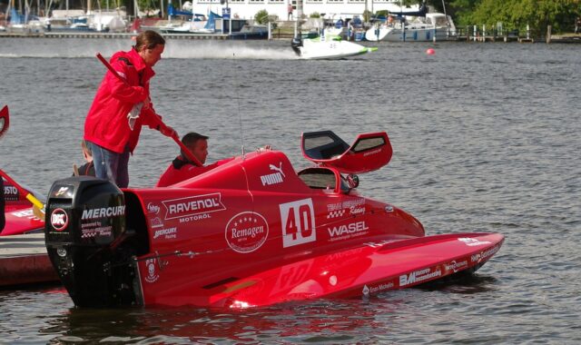 racing boat, launch preparation, water sports, motor boat race, waters, run, sports, flow, competition