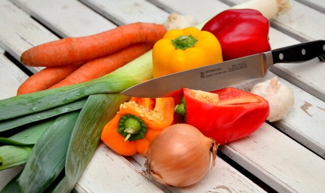 vegetables, knife, paprika, traffic light vegetables, leek, food, meal, yellow pepper, red pepper, healthy, cut, cook, preparation, to cut, vegetables, vegetables, vegetables, knife, knife, knife, knife, knife, cut, cook, cook