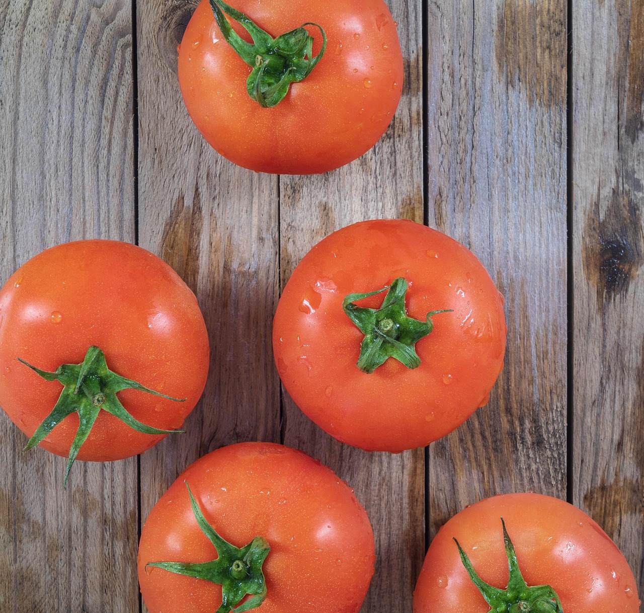 tomat, red, table, diet, leaf, light, isolated, agriculture, salad, nature, white, wooden, top, tasty, care, board, uncooked, vine, cutting, ripe, preparation, tomatoe, freshness, tomato