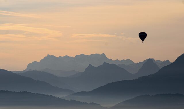 hot air balloon, ballon, sky, fly, travel, swiss, alps, mountains, fog, autumn, fall, switzerland, nature, landscape