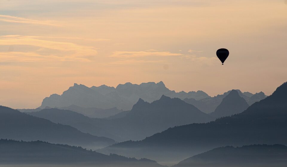 hot air balloon, ballon, sky, fly, travel, swiss, alps, mountains, fog, autumn, fall, switzerland, nature, landscape