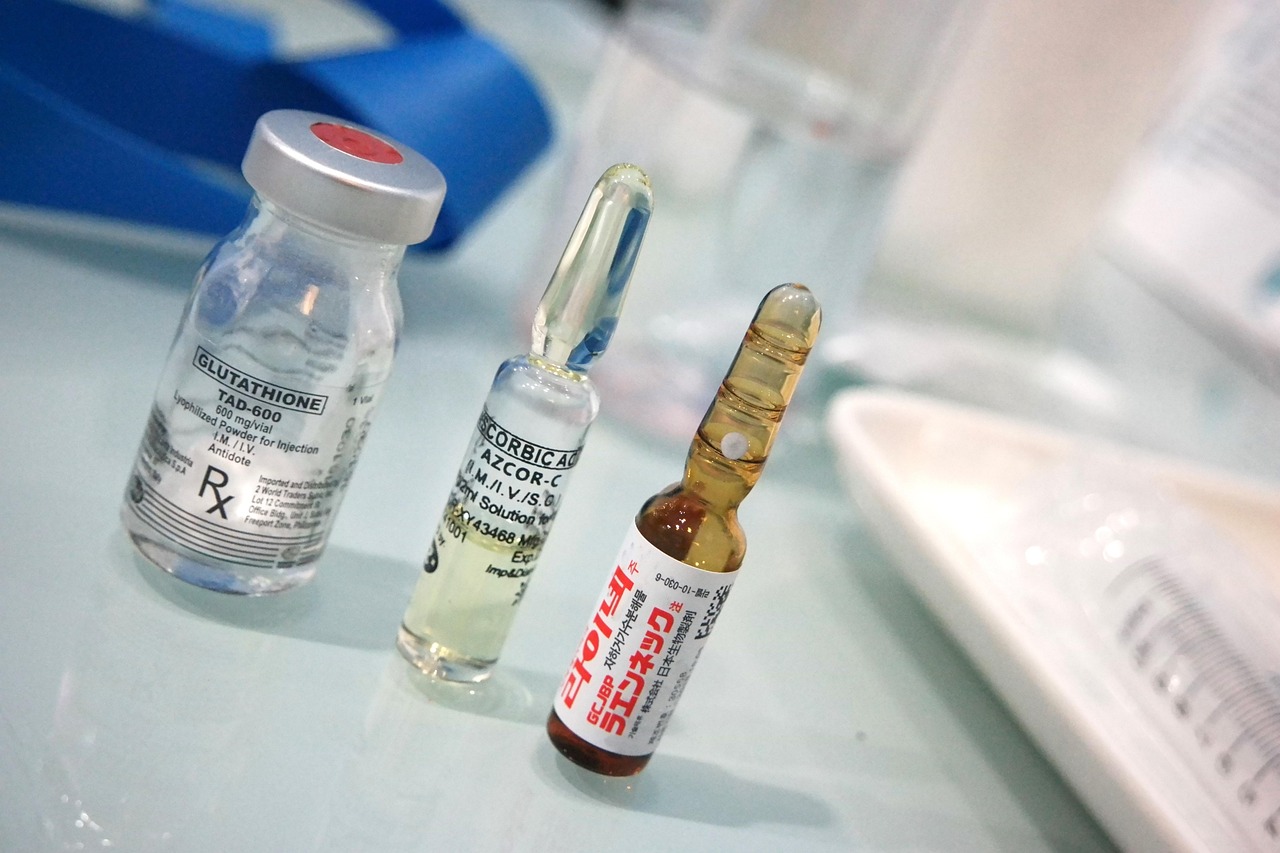 medicine, vials, bottle, treatment, medical, health, healthcare, medicinal, pharmaceutical, syringe, science, dose, prescription, intravenous, injection, injectable, inject