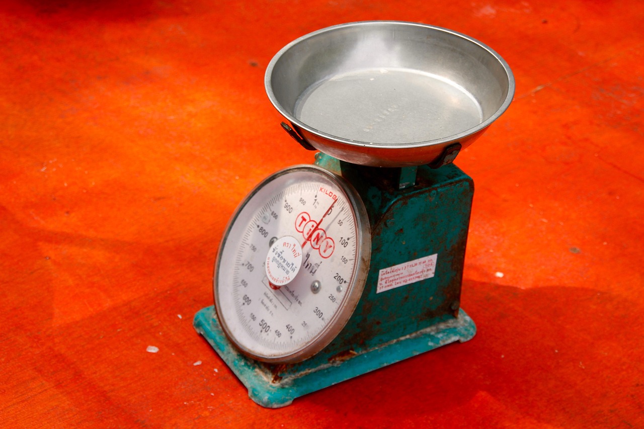 libra, weigh, weight, old, measure up, weight control, weigh out, kitchen, old scale, cook, market stall, metal, pan, kitchen scale, weigh, kitchen scale, kitchen scale, kitchen scale, kitchen scale, kitchen scale